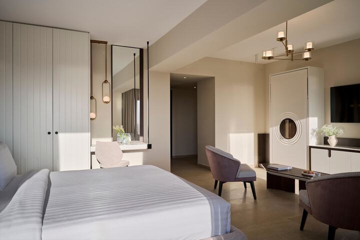 Room 107 of 400