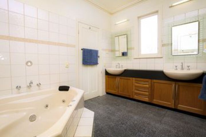 Room 30 of 73