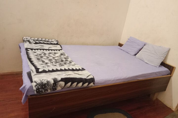 Room 9 of 13