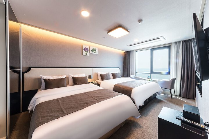 Room 9 of 62