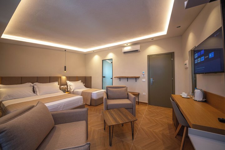 Room 7 of 95
