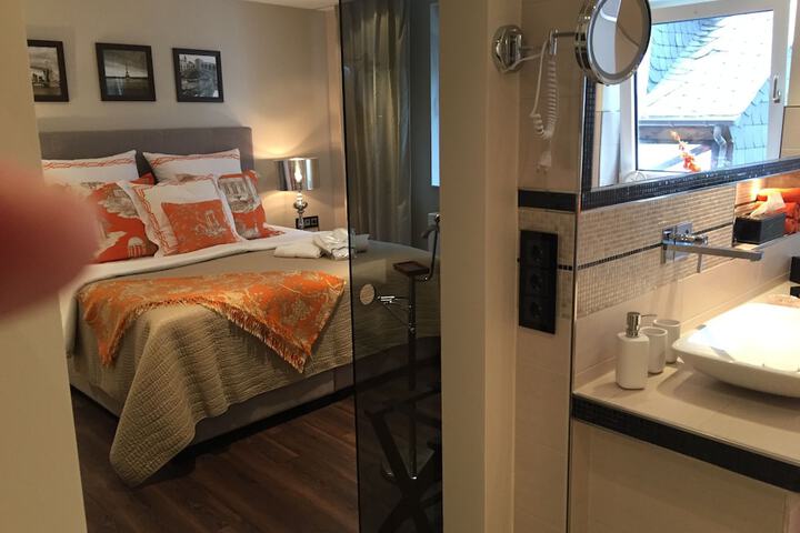 Room 32 of 37