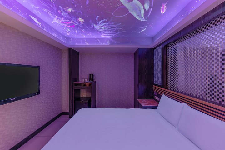 Room 34 of 100