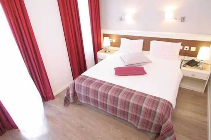 Room 10 of 65