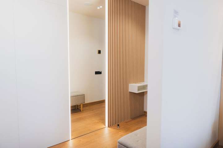 Room 25 of 102