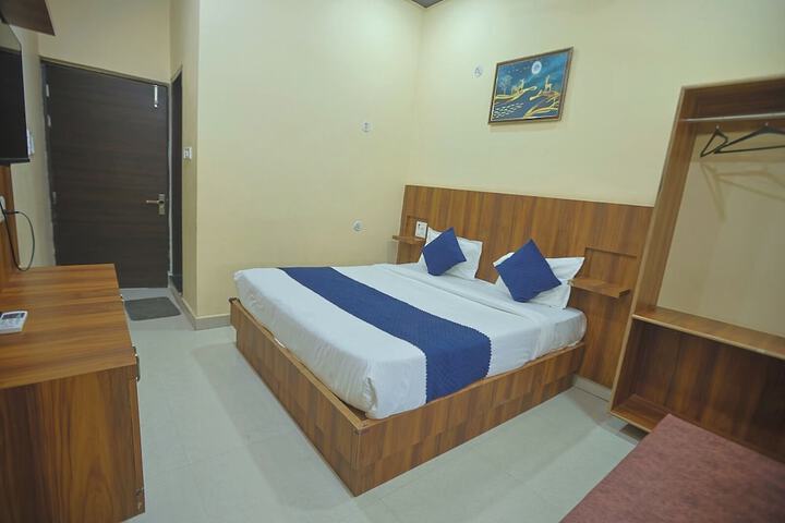 Room 8 of 27