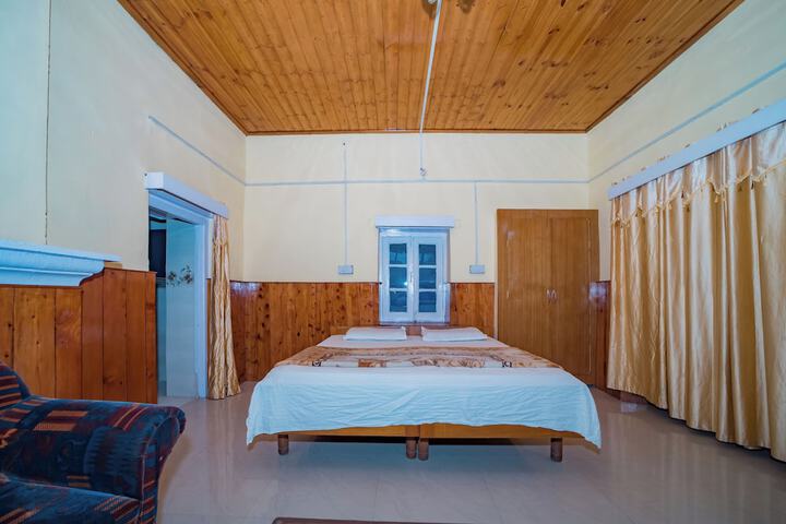 Room 10 of 18