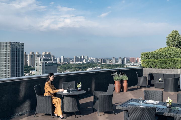 Lounge 93 of 107