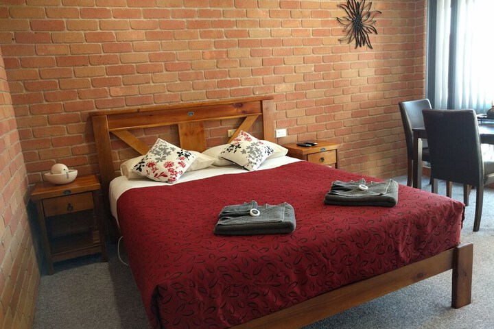 Room 8 of 74
