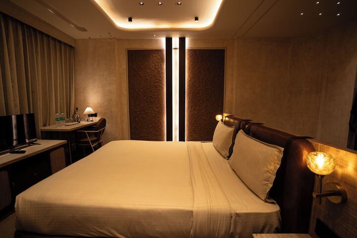 Room 28 of 48