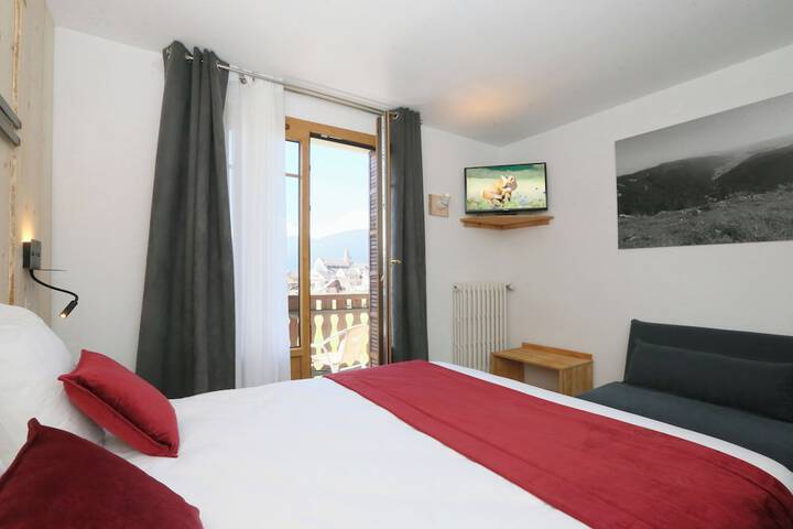Room 4 of 33