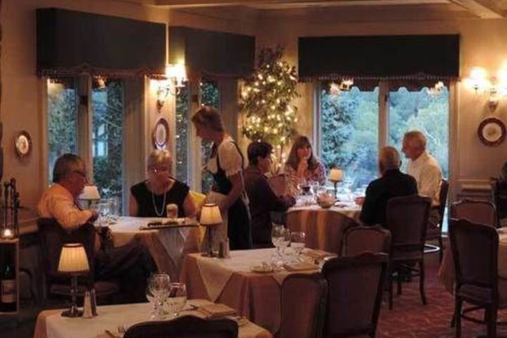 Dining 7 of 28