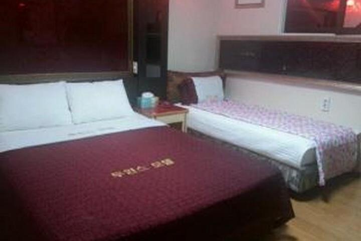 Hotel Twins
