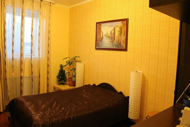 Room 10 of 16