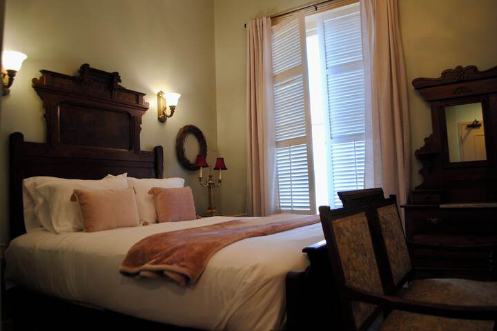 Room 6 of 28