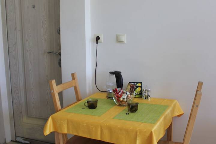 Dining 6 of 8