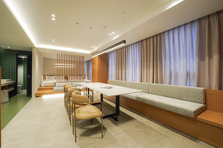 Room 21 of 76