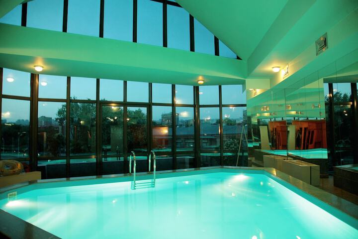Pool 53 of 76