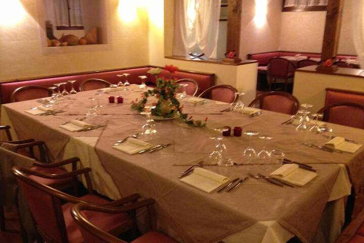 Dining 33 of 38