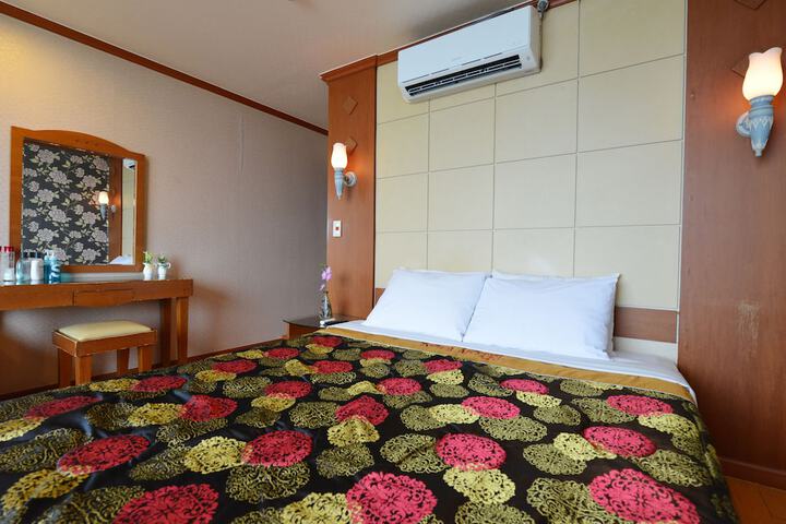 Room 7 of 64