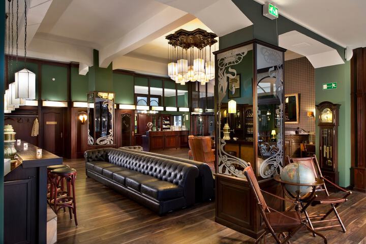 Hotel Lobby