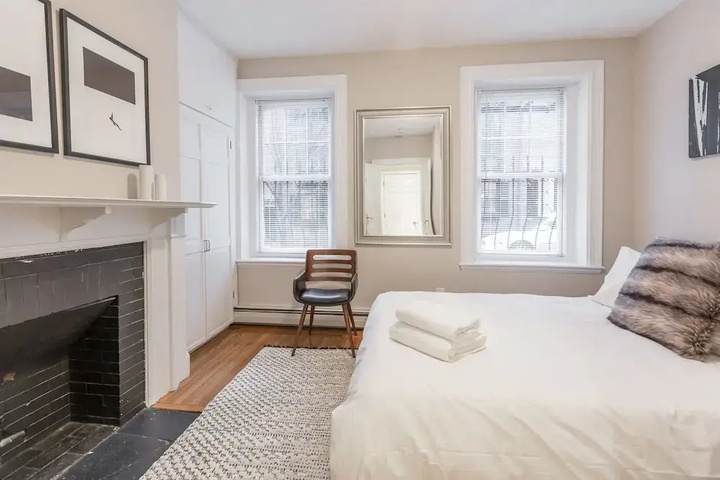 Modern 3 BR in Charles Street by Domio