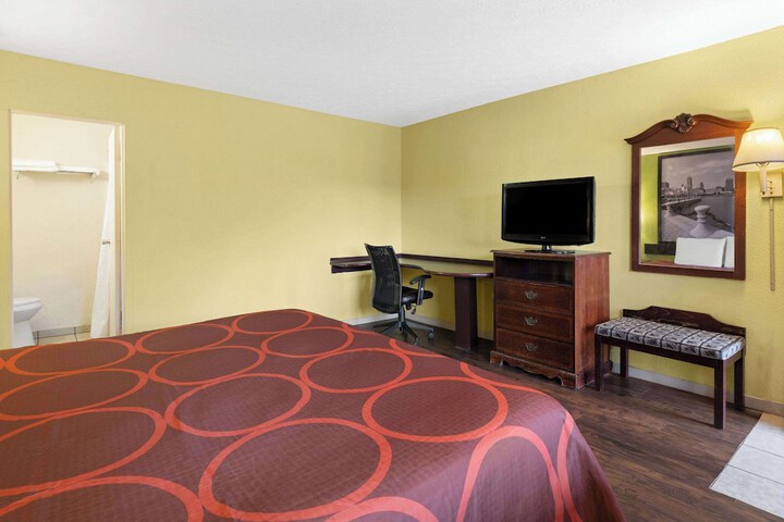 1 King Bed (11 of 16)