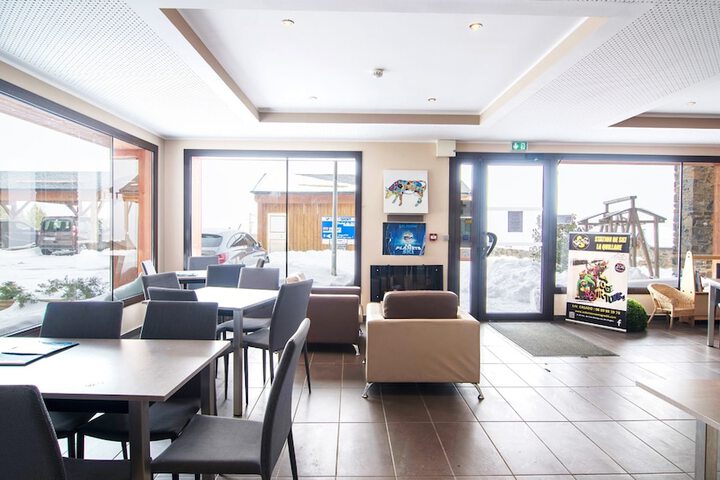 Entrance & Lobby