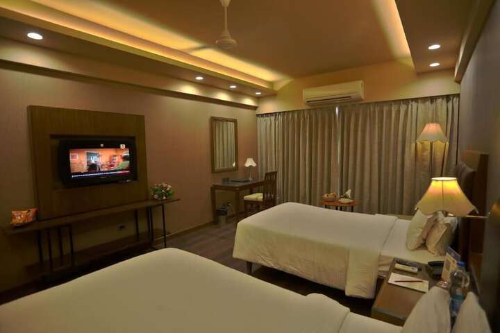 Room 10 of 24