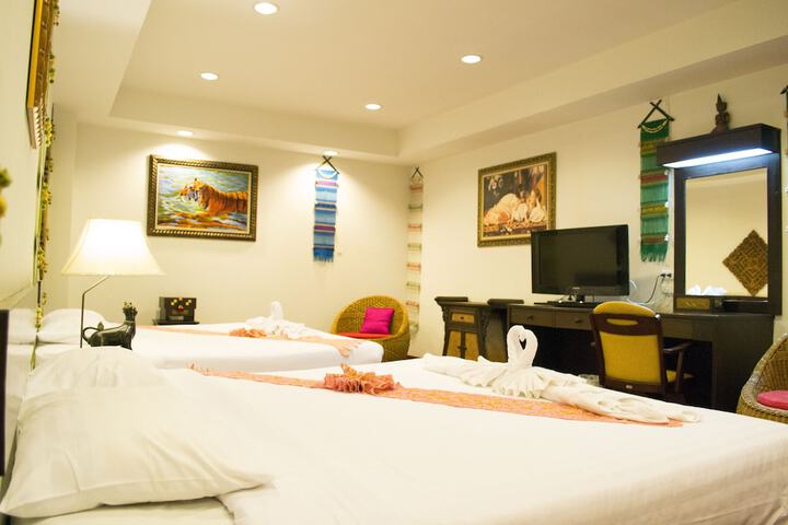 Room 32 of 82