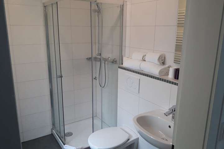 Room 9 of 12