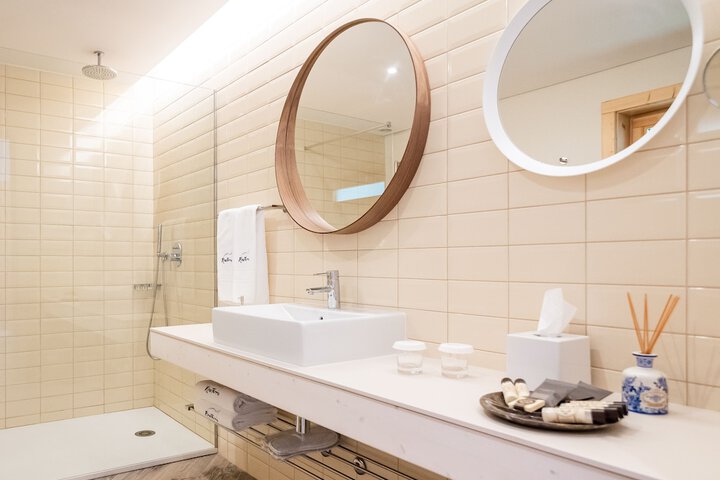 Room 66 of 162