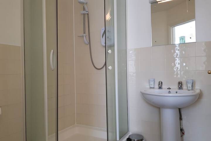 Room 10 of 17