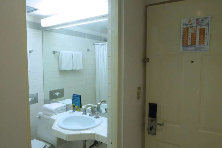 Room 17 of 28