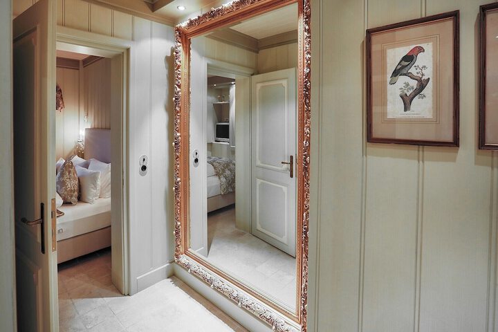 Room 4 of 13