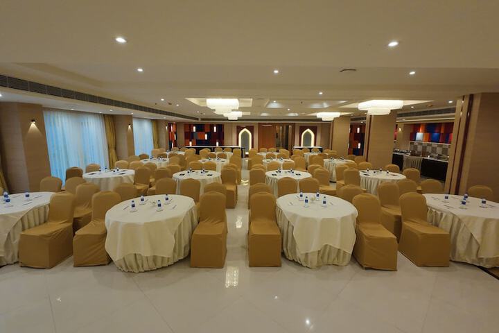 Ballroom/Hall 12 of 13