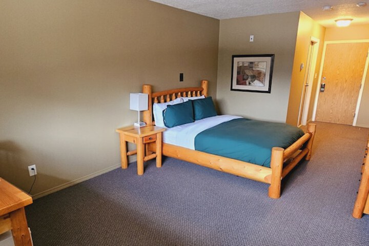 Room 9 of 28