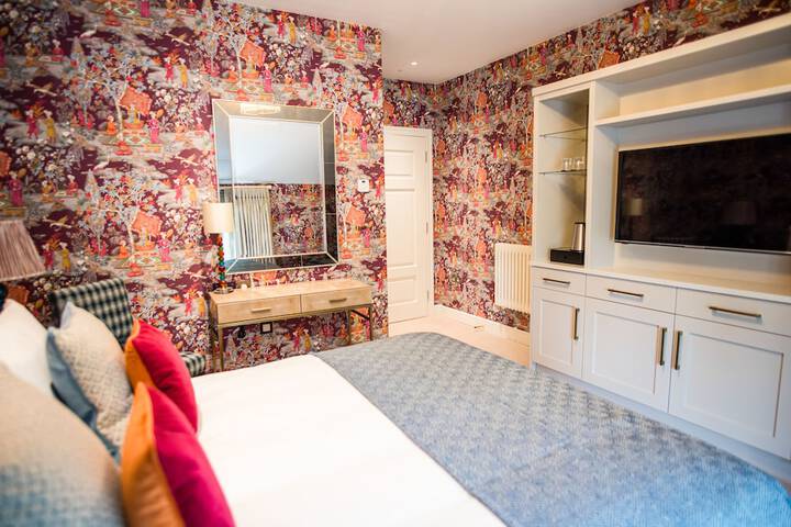 Room 13 of 63