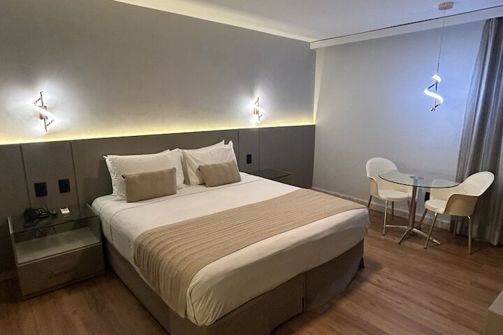 Room 5 of 13