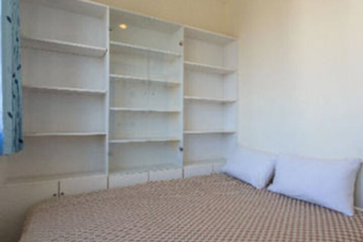 Room 6 of 27