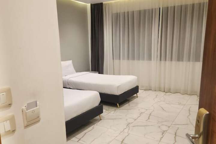 Room 34 of 85