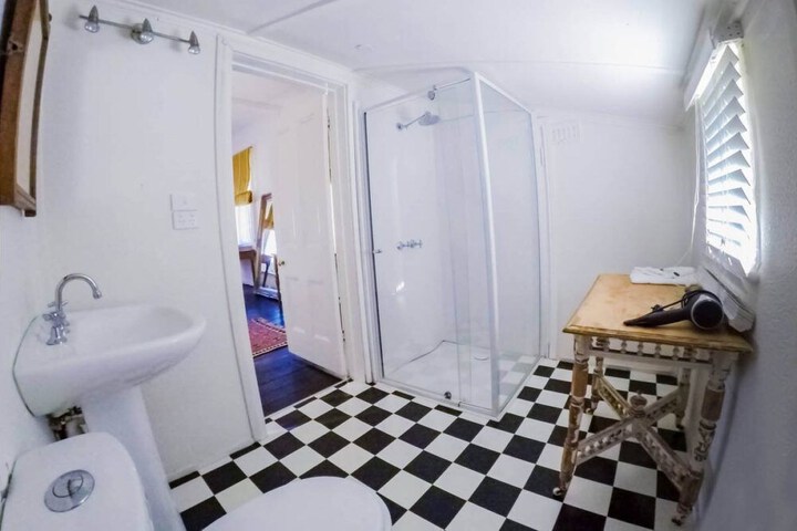Room 14 of 28