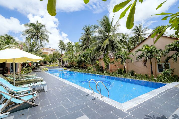 Hotel Pool