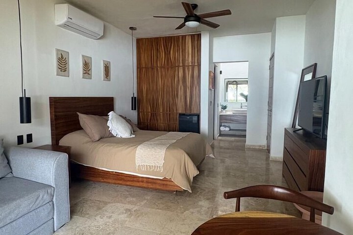 Room 32 of 83