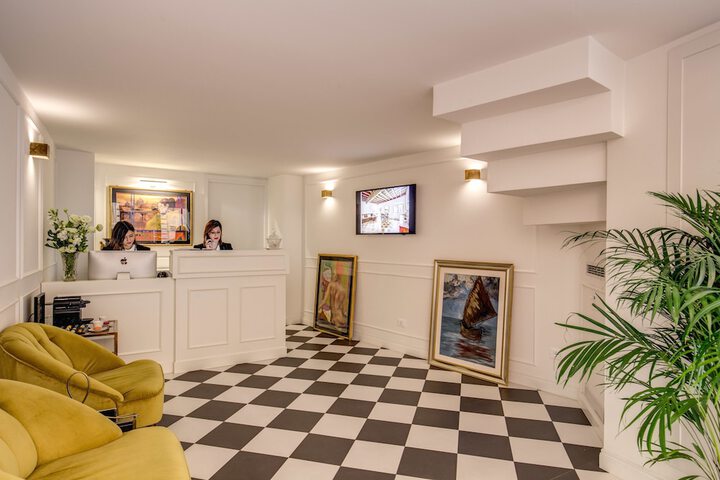 Concierge desk