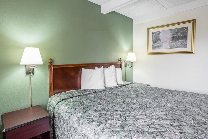 Room 7 of 19