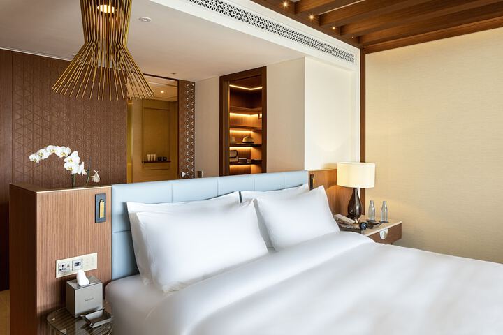 Room 4 of 115