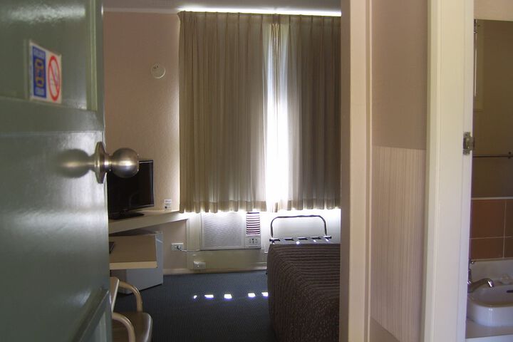 Room 12 of 87