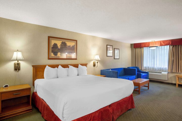 1 King Bed Microwave and Refrigerator Full Breakfast (9 of 11)