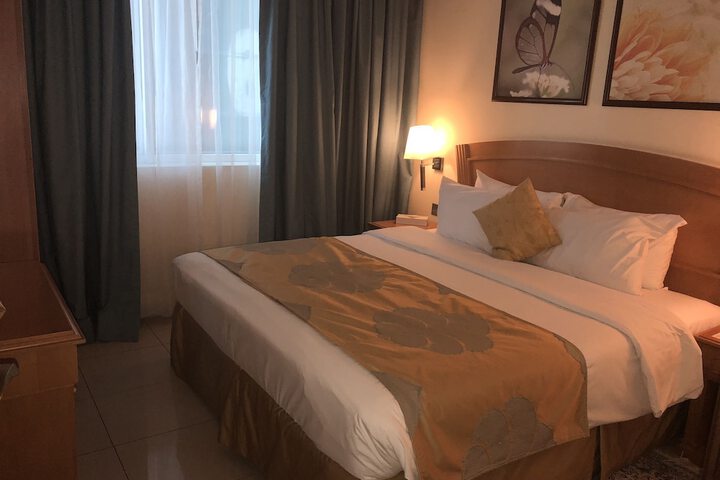 Room 6 of 156